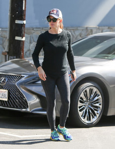 Jennifer+Garner+out+and+about+43uHv6V0KVsx.jpg