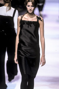 885951682_MartineSitbon1999WomenRTW131.thumb.jpg.07d0d84fd4d0af0e15626d88a005adb3.jpg