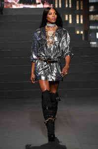 Naomi+Campbell+Moschino+x+H+Runway+eQjAEtXdC1px.jpg