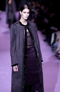 91946382_YvesSaintLaurentFW2001PFW13.thumb.jpg.86214692e972c4ab79724faff3b2b905.jpg