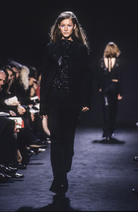 952481578_CostumeNational1999WomenRTW67.thumb.jpg.f6c51eaaaa401fd83c502f3304a011e6.jpg