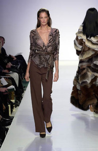 966165342_ValentinYudashkinFW2001PFW20.thumb.jpg.417b47d5fbf53aad9b040d994626dbd1.jpg