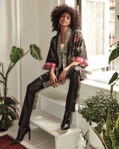 Johnny-Was-Rose-Reversible-Snap-Front-Silk-Twill-Kimono-Jacket.thumb.jpg.34a234cb61503239b6e09b01bd074d69.jpg