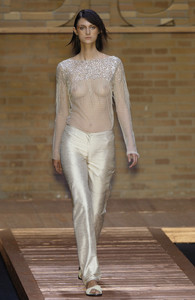 Laura_Biagiotti_Spring_2002_gcGfHspTFCTx.jpg