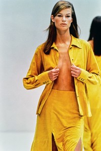 PRADA-SPRING-1993-RTW-42-MEGHAN-DOUGLAS-CN10033960.thumb.jpg.6352424b336eb2036409fc9968638151.jpg