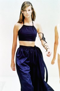 PRADA-SPRING-1993-RTW-55-MEGHAN-DOUGLAS-CN10033971.thumb.jpg.e10daf703765d69069b83ea9ad286933.jpg