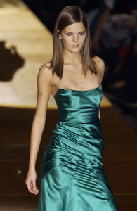 Roberto_Cavalli_Fall_2002_2Pt91fyZvM5x.jpg