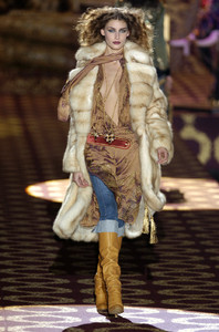 Roberto_Cavalli_Fall_2004_wVkPIwaIDUox.thumb.jpg.8e41367966d5b74321583dbdefaa399b.jpg