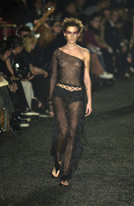 Romeo_Gigli_Spring_2003_B3PIAhW86jtx.jpg