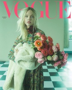 Sasha-Pivovarova-Vogue-Russia-November-2018-620x775.thumb.jpg.b7cc2bf1c9d653196f06c01911f2b10d.jpg