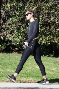 Shauna-Sexton-in-Leggings--03-662x993.jpg