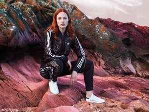 Stella-McCartney-adidas-Stan-Smith-Sneaker-Campaign01.thumb.jpg.0cee34802372a9deb8b7c86c69cd17f2.jpg