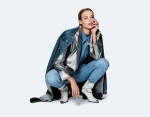 Topshop-Fall-Winter-2018-Campaign12.thumb.jpg.42de522006c76310465da77181175e7e.jpg