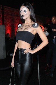 Victoria-Justice_-Outside-Just-Jareds-7th-Annual-Halloween-Party--12-662x997.jpg