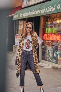 Vilshenko-Faye-Faux-Fur-Tiger-Coat.thumb.jpg.a75abf9856f8ab0b44cb78b33ef5fe39.jpg