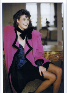 Vogue-Fr-8-1985_0006.thumb.JPG.0cfdad89eaee019d14f1beb670ac5289.JPG