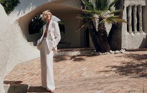 Zimmermann-Resort-2019-Campaign03.thumb.jpg.c05d56192ca2443b6aa42e529d21e5b3.jpg