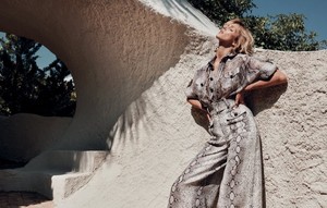 Zimmermann-Resort-2019-Campaign06.thumb.jpg.65cdec9bbe077965b6fbaa9a7b0a045a.jpg