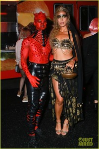 adam-lambert-leona-lewis-just-jared-halloween-party-13.JPG