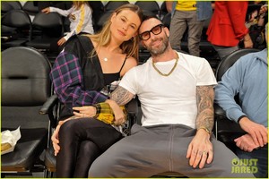 adam-levine-behati-prinsloo-date-night-03.jpg