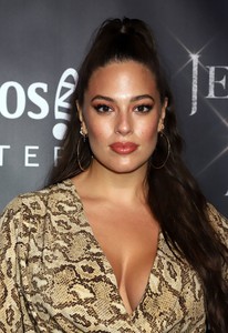 ashley-graham-jennifer-lopez-all-i-have-final-performance-celebration-in-las-vegas-09-29-2018-8.jpg