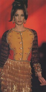 atelier_versace_spring_1992_21.thumb.jpg.0cf5f04ae92ff29a5edbaf6fa0ebc119.jpg