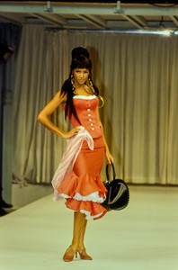 azzedine-alaia-spring-1992-ready-to-wear-22-veronica-webb-CN10047945.thumb.jpg.b7acb79691fc6705b95dfb0a5279f602.jpg