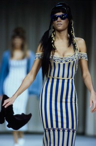 azzedine-alaia-spring-1992-ready-to-wear-82-veronica-webb-CN10048062.thumb.jpg.60378845374e150517bc7bf75f8641b5.jpg