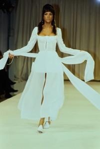 azzedine-alaia-spring-1992-ready-to-wear-details-66-veronica-webb-CN10048039.thumb.jpg.99b4fee0cb0a67703004ba8bf927865a.jpg