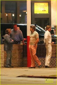 brad-pitt-leonardo-dicaprio-set-06.jpg