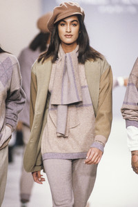 daniel-hechter-fw-1990-3.thumb.JPEG.9ac8a97df7cb3b11911aa587657f8d54.JPEG