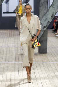defile-akris-printemps-ete-2019-paris-look-14.thumb.jpg.d0a5b7b8d4f33bfd28609de1bdfd4a78.jpg