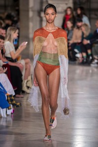 defile-esteban-cortazar-printemps-ete-2019-paris-look-19.thumb.jpg.8f2b1681d29a99830d7ca73597bc292e.jpg