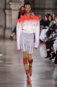 defile-esteban-cortazar-printemps-ete-2019-paris-look-23.thumb.jpg.1453533cacf5cbf5ea49ee5d8d77e865.jpg