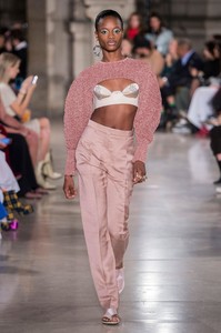 defile-esteban-cortazar-printemps-ete-2019-paris-look-5.thumb.jpg.9c5ecdb8a45d110c64f7f2375a0f8986.jpg