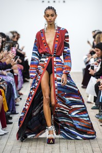 defile-leonard-paris-printemps-ete-2019-paris-look-25.thumb.jpg.fe75b01a6e4df1cdf9639c157574d196.jpg
