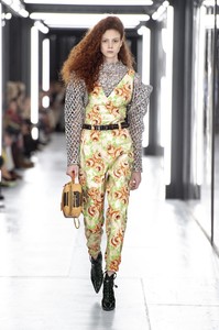 defile-louis-vuitton-printemps-ete-2019-paris-look-57.thumb.jpg.8fb6136adda725d1a4ae1f80552edcd3.jpg