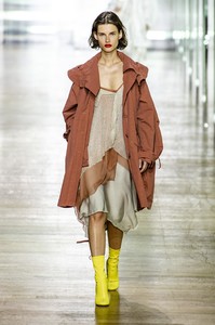 defile-poiret-printemps-ete-2019-paris-look-17.thumb.jpg.c6b41f838ee3df043adda5c56068720b.jpg