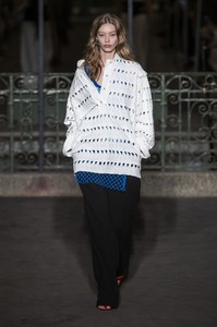 defile-sonia-rykiel-printemps-ete-2019-paris-look-39.thumb.jpg.8aa254f9d7cf3e3b1e365235945ecd89.jpg