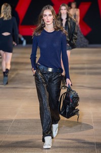 defile-zadig-amp-voltaire-printemps-ete-2019-paris-look-31.thumb.jpg.e7743c93c7f718bce7e6abe9594e7d28.jpg