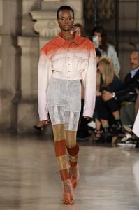 esteban-cortazar-rtw-spring-2019-paris-fashion-week-pfw-024(1).thumb.jpg.3d2c74c526e0511b8284f5efe8f2f0a2.jpg
