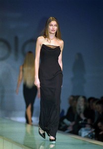 gai-mattiolo-fw-1999-1.thumb.jpg.69e3898d0563bf95735a44bd0545f07c.jpg