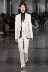 giambattista-valli-rtw-spring-2019-paris-fashion-week-pfw-001(1).thumb.jpg.93f82e0c5cbb2ca4bfe0c2e0c1df7a88.jpg