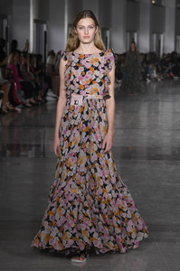 giambattista-valli-rtw-spring-2019-paris-fashion-week-pfw-057(1).thumb.jpg.3148a33f8fca272a1fde8a4934a6f141.jpg