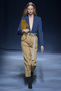 givenchy-rtw-spring-2019-paris-fashion-week0462(1).thumb.jpg.4441ffd8883600a0be3cec1934461d6c.jpg