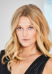 instylearminmeetstonigarrn1.jpg