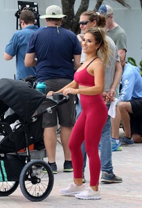 jessie-james-decker-on-miami-beach-10-22-2018-13.jpg