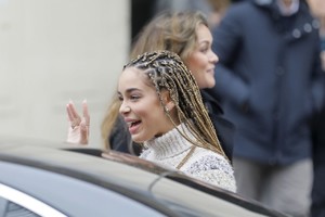 jorja-smith-chanel-collection-show-at-paris-fashion-week-10-02-2018-0.jpg