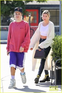 justin-bieber-hailey-baldwin-get-breakfast-together-la-05.jpg