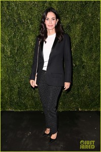 katie-holmes-courteney-cox-chanel-event-31.JPG